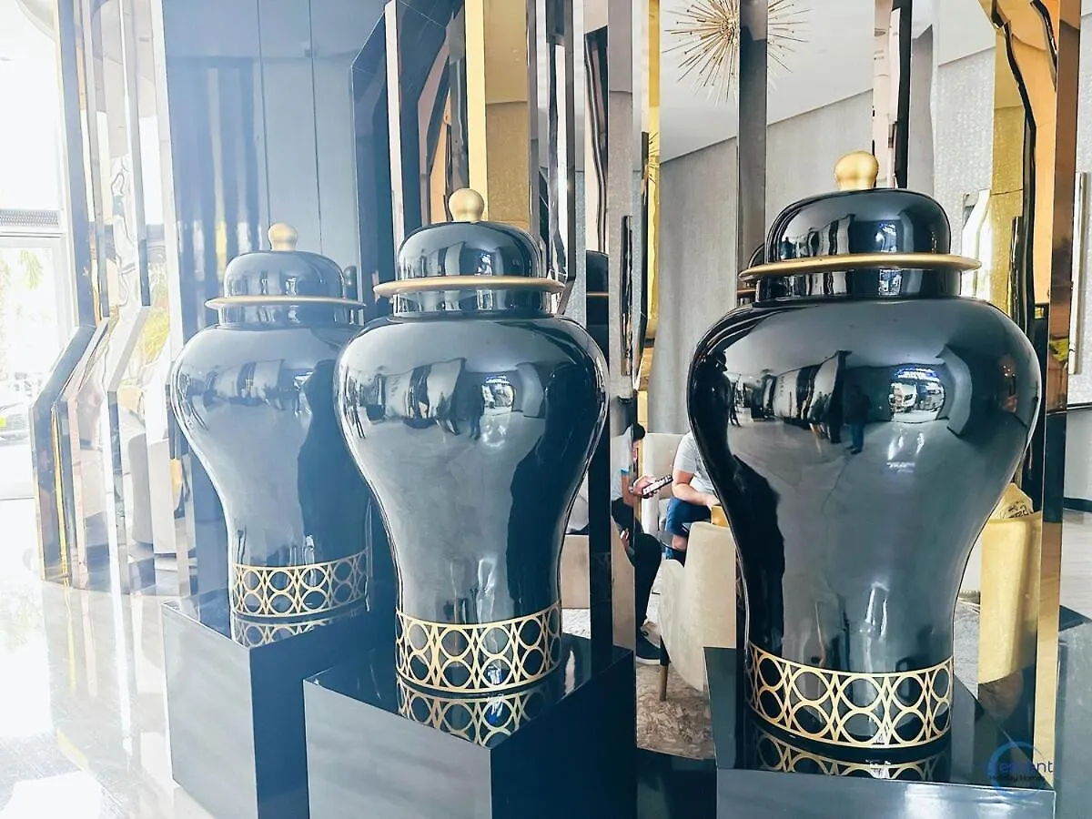 アパート Luxurious Studio In Damac Hills ドバイ アラブ首長国連邦
