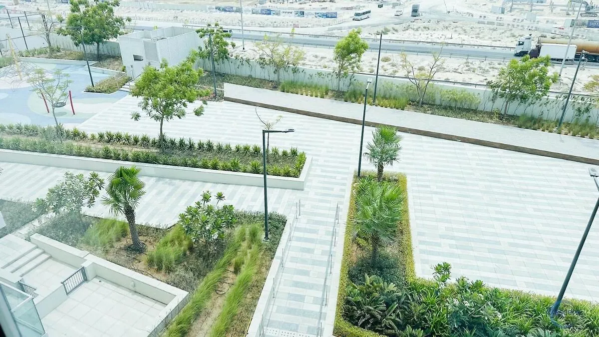 Luxurious Studio In Damac Hills ドバイ アラブ首長国連邦